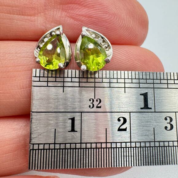 Vintage Green Peridot? CZ Stud Earrings 925 Sterling Silver Teardrop Leaf Tested - Picture 12 of 14